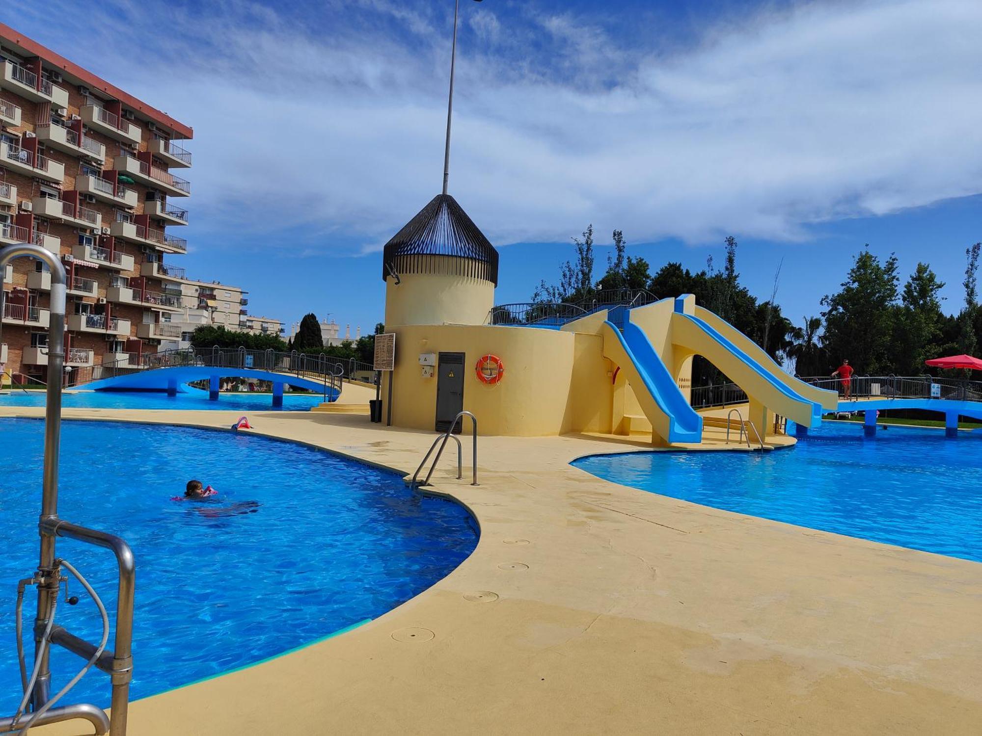 Apartamento Entero, Enormes Piscinas, Terraza Y Playa Benalmádena Exterior foto
